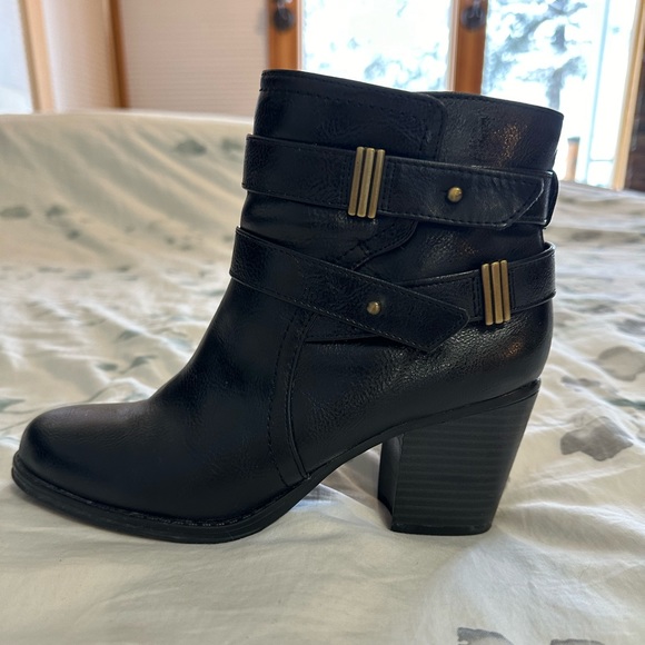 Naturalizer black ankle booties. Size 7.5. - Picture 1 of 5